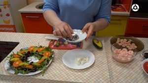Утреннее меню. Готовим салат с креветками, авокадо и мандаринами