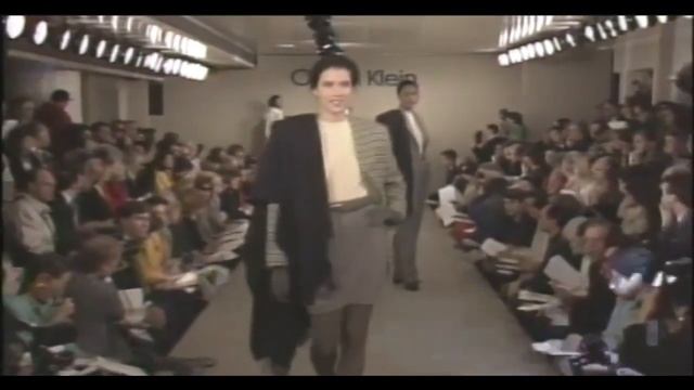 Показ женской коллекции Calvin Klein осень-зима 1990-1991