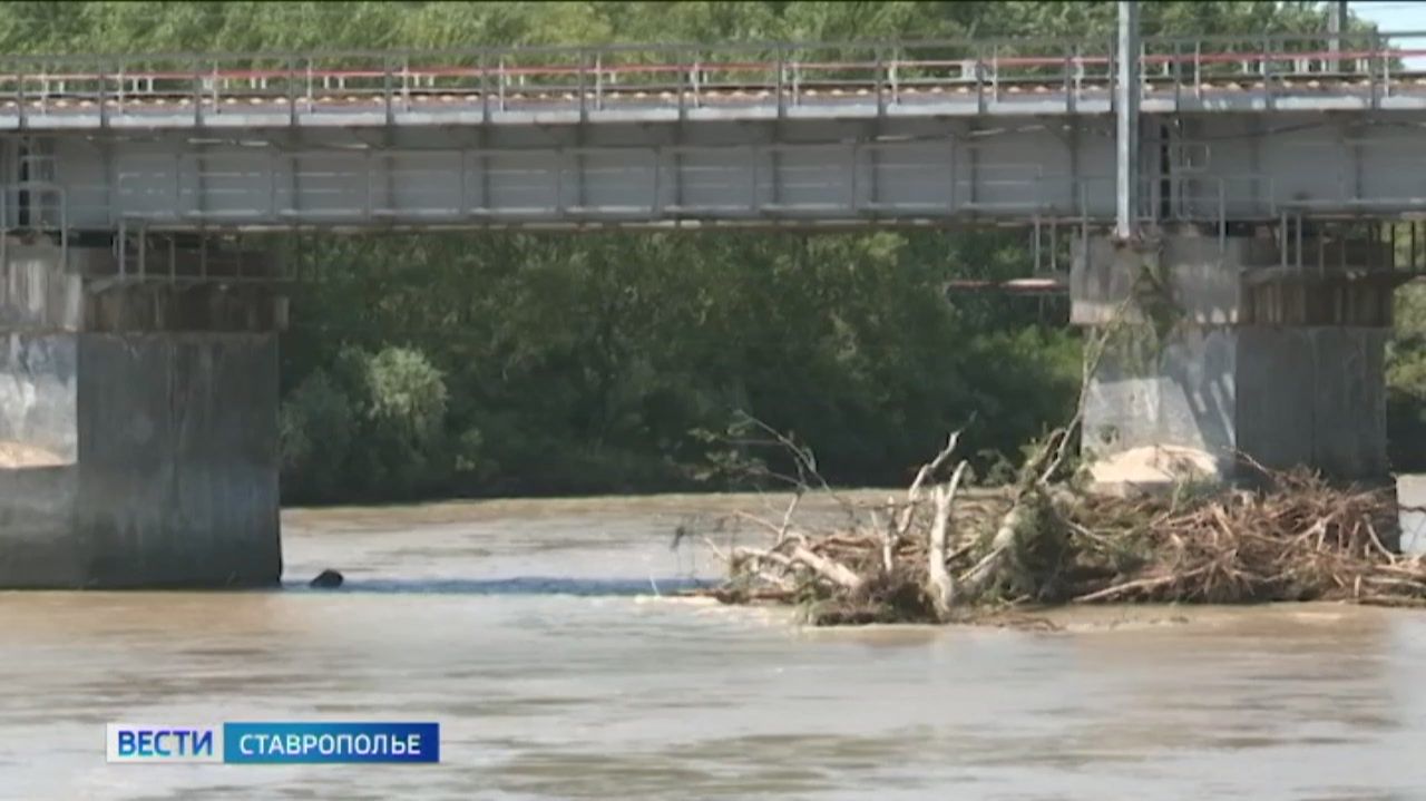 На Ставрополье специалисты проводят предпаводковые обследования русел рек смотреть онлайн
