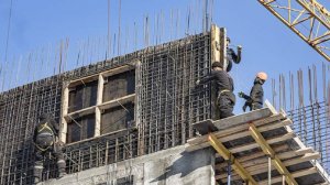 Топовые девелоперы сдают с задержкой каждый восьмой метр жилья