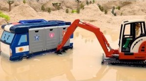 Исследуйте игрушечные машинки на грузовиках | История экскаватора, грузовика, полицейской машины