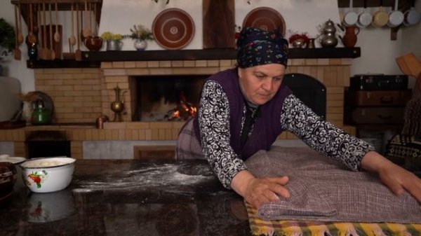 Kənd Həyatı. Лаваш на камне.