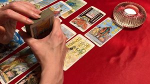 Какой мужчина мечтает чтобы вы его поздравили с праздником? Гадание Таро