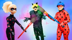 ХЛОЯ СТАЛА АНТИБАГ В САЛОНЕ КРАСОТЫ! 👿💄 Леди Баг и Супер Кот СПАСАЮТ ПРИЧЁСКИ! 🦸⚡