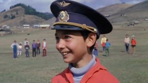 ПТИЧКА-НЕВЕЛИЧКА ДА, сцена из фильма Мимино