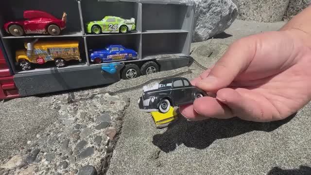 12 машинок в одной. Мультик для детей