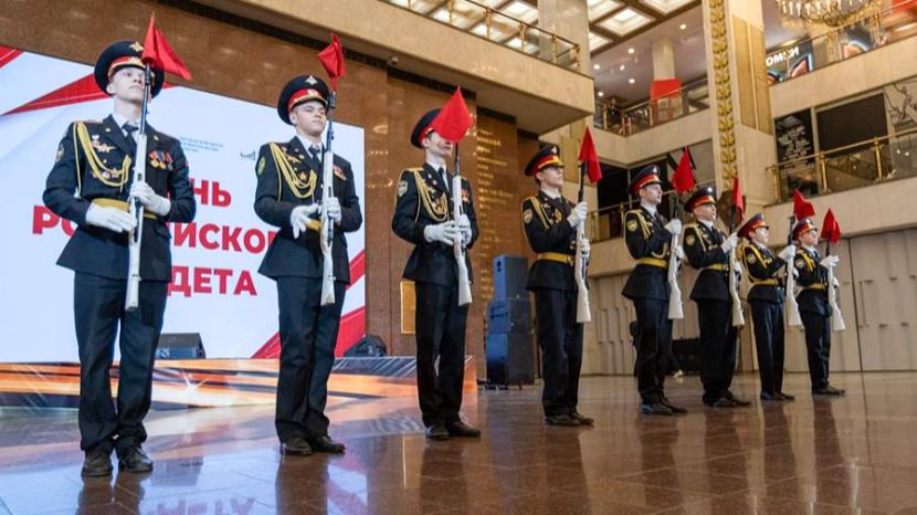 Московские кадеты приняли присягу в Музее Победы смотреть онлайн
