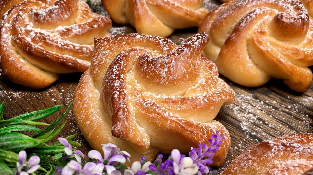 ПЫШНЫЕ БУЛОЧКИ ЗА 1 ЧАС! СДОБНЫЕ БУЛОЧКИ "ЛИЛИИ": мягкие как пух и очень красивые! Простой рецепт смотреть онлайн