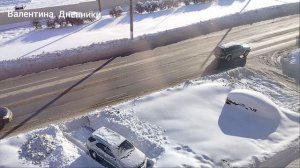 Огромные сосульки, будто глыбы льда.