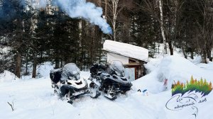 ЖИВЕМ В ИЗБЕ ОХОТНИКА В ГЛУХОЙ ТАЙГЕ И ЛОВИМ ХАРИУСА НА ТАЁЖНОЙ РЕКЕ