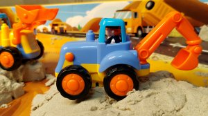 ТРАКТОРА! ИГРАЕМ В ПЕСОЧНИЦЕ