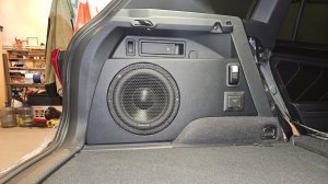 Автозвук в Фольксваген Тигуан. Трехполоска. Сабвуфер Стелс