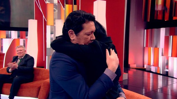 ДНК-тест подтвердил родство троих детей героини "Пусть говорят" и ее супруга