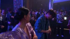 Целую, Китти 1 сезон 6 серия «Приноси своё» (сериал, 2023)