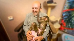 Папа Влад снова СЧАСТЛИВ со своими малышами и они все вместе уплетают вкусный чак-чак!