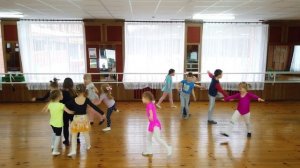 Сказочный паровоз, танец для детей