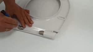 Как разобрать сиденье для унитаза.