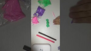 Лепим конфетку из пластилина