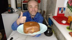 37 день рожденья. ем запеканку с Рыжулей. спасибо за поздравления и пожелания. вся одежда велика.