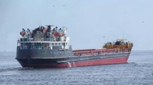 30 пиратских катеров атаковали российский корабль снабжения. А потом ШАНДАРАХНУЛО это...