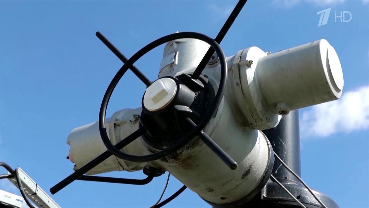 Словакия и Венгрия объявили о прекращении поставок дизельного топлива на Украину. смотреть онлайн