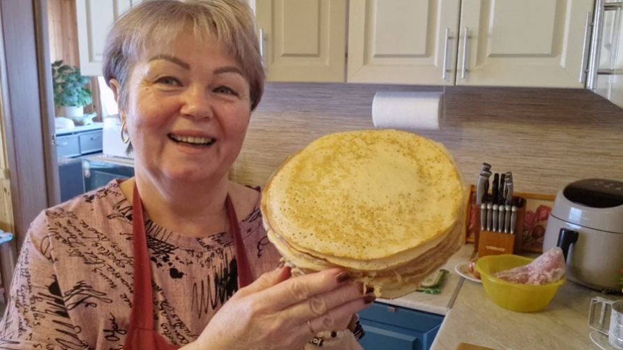 ПЕКУ БЛИНЫ НА ПАХТЕ, А У ЛЁШИКА СБИЛСЯ БУДИЛЬНИК. смотреть онлайн