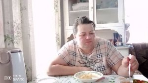 На обед вкусный суп. Приятного аппетита 😉