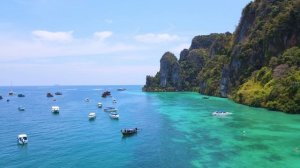 vecteezy_many-tourist-boats-vacation-by-the-sea-in-phuket-thailand_55260913 (1)