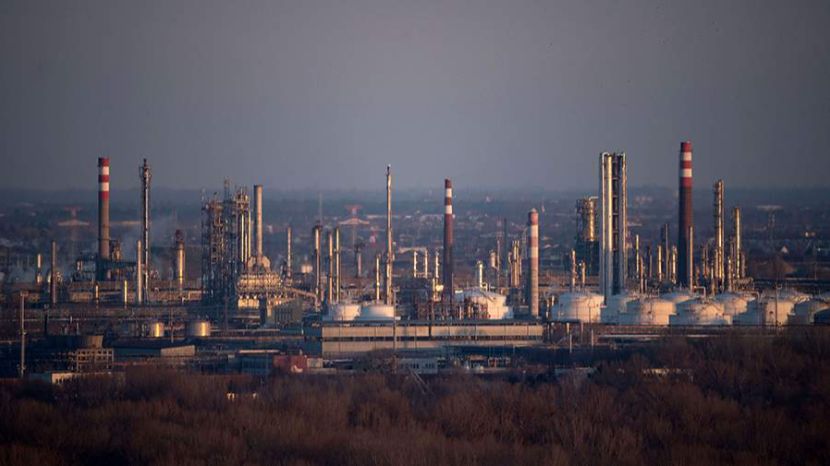 НПЗ Slovnaft в Словакии приостановит экспорт для Украины смотреть онлайн