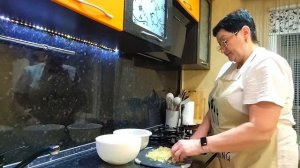 ЖИЗНЬ В СЕЛЕ:РАСПРАВИЛАСЬ С БЕДРЫШКАМИ/ ОЧЕНЬ ВКУСНАЯ НАЧИНКА ДЛЯ ВАРЕНИКОВ