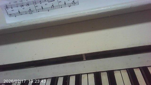 Пианино: "Валенки" - разбор партии левой руки (первая строчка партитуры)