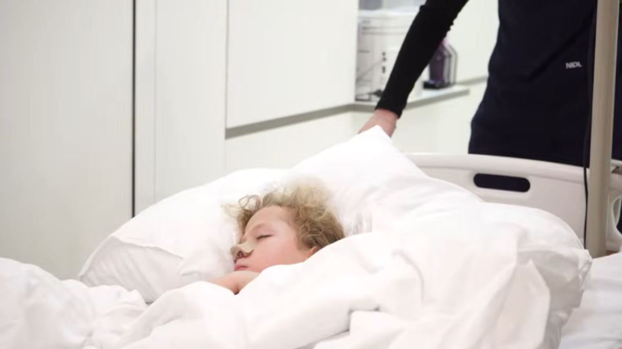 ВАРЯ ПРООПЕРИРОВАНА . ОПЕРАЦИЯ ПРОШЛА УСПЕШНО . " ВАСЯ НА СЕНЕ " смотреть онлайн