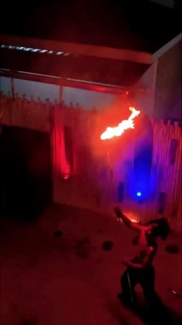 Вечернее файер-шоу в Таиланде