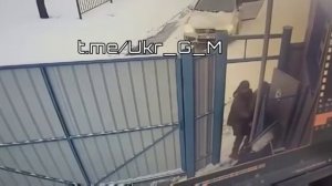 Украинцу удалось отбиться от людоловов Зеленского.