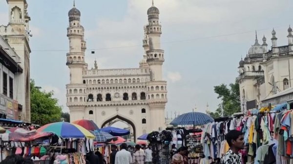 И снова покупаю Браслеты у Чар Минара! Шопинг продолжается, не могу устоять. Разруха ради метро.