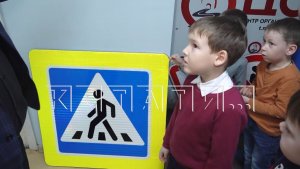 Правилам дорожного движения сегодня обучали воспитанников детского сада