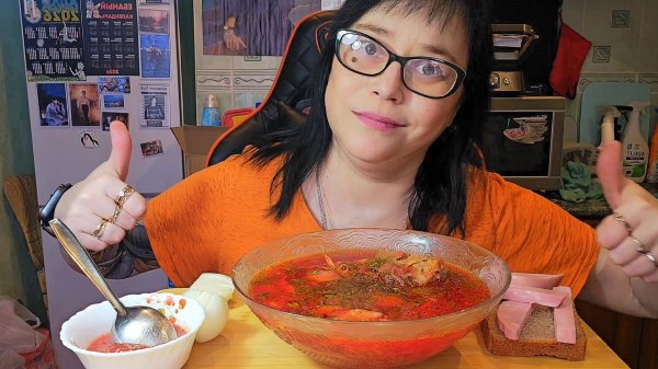 Мукбанг | Борщ,Аджика,Колбаса и лучок | Обжор Асмр