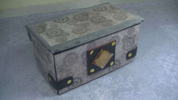 Креативная шкатулочка из картонной коробки  : просто и стильно.