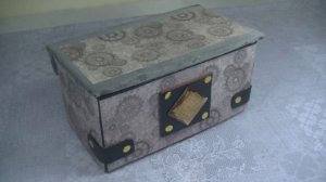 Креативная шкатулочка из картонной коробки  : просто и стильно.