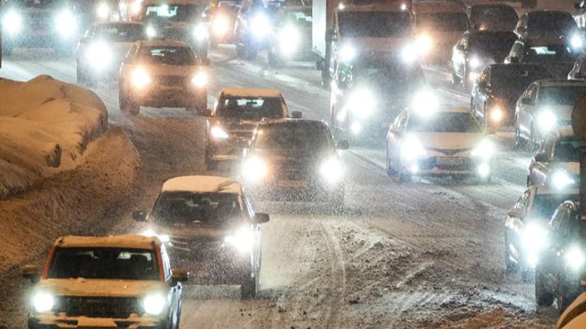 Москвичей призвали перенести поездки на машинах во время снегопада 19 февраля смотреть онлайн