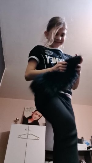 Я танцую  в кочтюме кошки! Меня заставили...