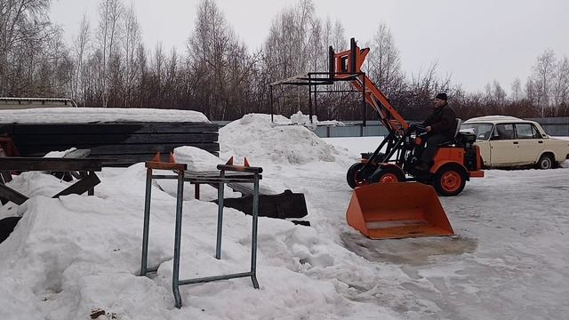 Мини погрузчик своими руками, испытание стрелы на кручение и палетных вил. смотреть онлайн