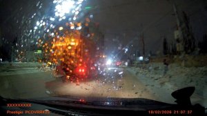 Воронеж : Ночь..Снегоуборочная техника вышла на борьбу со стихией...