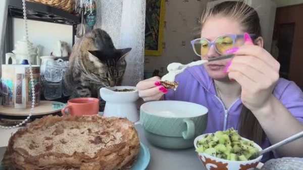 МУКБАНГ МАСЛЕНИЦА КРУЖЕВНЫЕ БЛИНЫ ЖРЕМ СМАЧНЕНЬКО