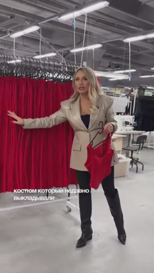 Рабочие будни🧵✂️👗 Пока рассказывала про тренды, что у нас там упало ? 🤣примета🤪