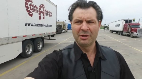 Воспоминания (май 2017): перевозка хаммеров, отличные кадры удалось запечатлеть.