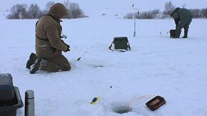 Вот это я понимаю клёв! ЛОВЛЯ ЧЕХОНИ СО ЛЬДА ! Рыбалка на Оке!