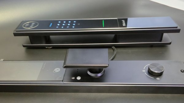 Электронный замок Mirlock fd8004 на входную дверь купить с устновкой в Москве по отпечатку пальца