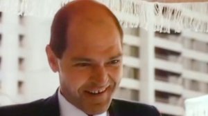 НЕЛЬЗЯ ОСТАВЛЯТЬ ЧЕЛОВЕКА ГОЛЫМ!!? сцена из фильма Не будите спящую собаку