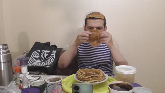 Поздравляю с масленицей, обжор мукбанг кружевные блины на кефире